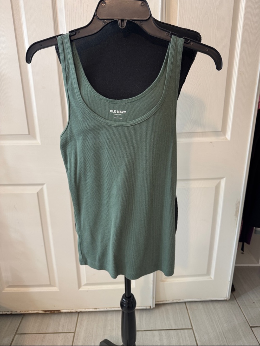 Old Navy Ribbed Scoop Tank Top in Olive
